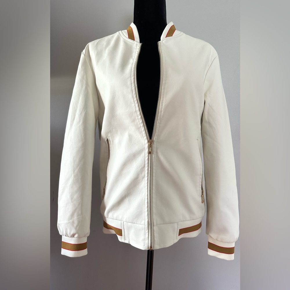 VIP COLLECTION -‎ Cream Bomber Jacket
